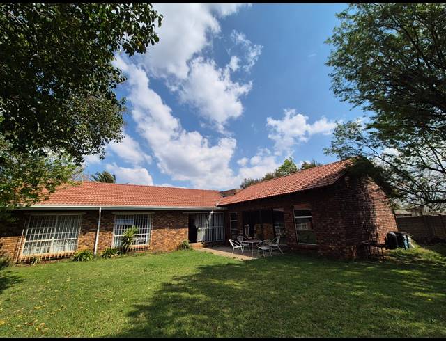 2 BEDROOM HOUSE FOR SALE IN VANDERBIJLPARK SE 4